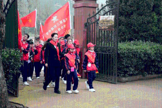 晏家坪街道:“听、看、查、评、谈”五字开展社区“大阅卷”